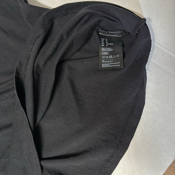 H&M Black Men’s Regular Fit Short Sleeve T-shirt Size Medium - Picture 3 of 4